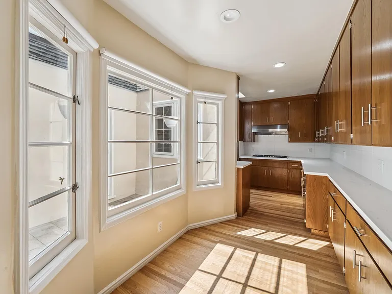 1750 N Point St — Photo 23