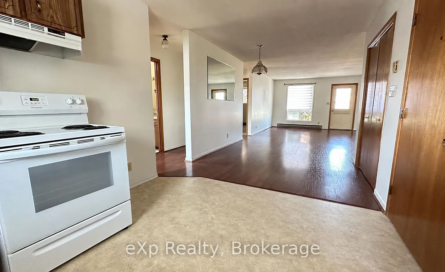 3 bed, $1,900 — Photo 3