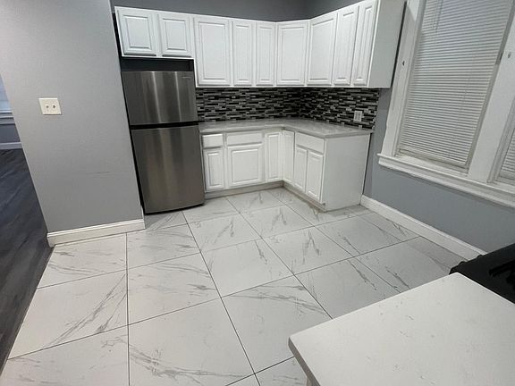 3rd image of 356 Leslie St #1