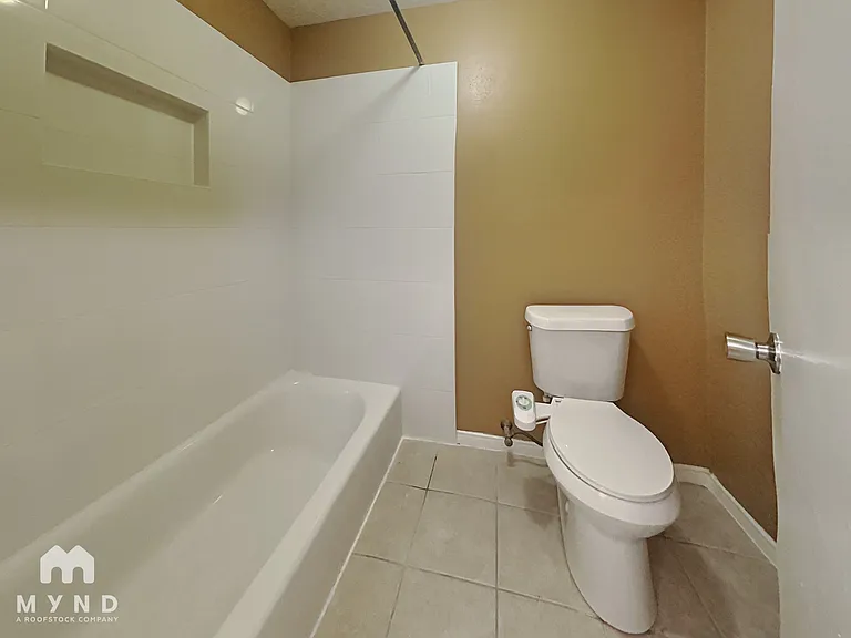 2103 Woodland Springs St — Photo 16