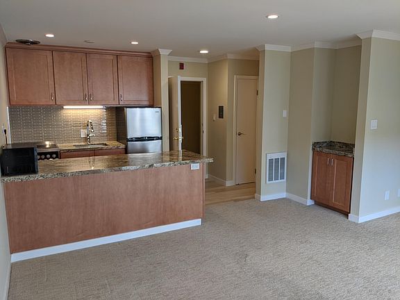 2nd image of 928 Peninsula Ave APT 310