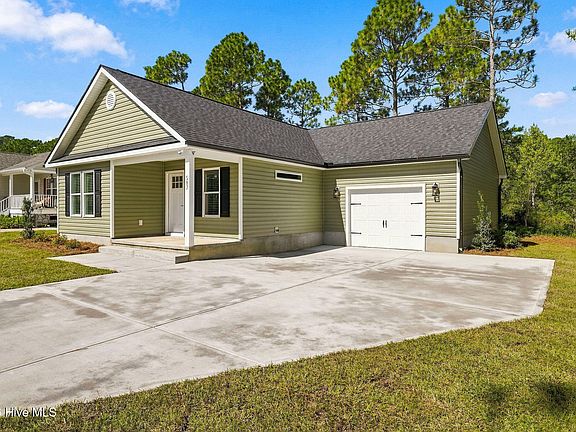 3rd image of 587 Greenmoss Road