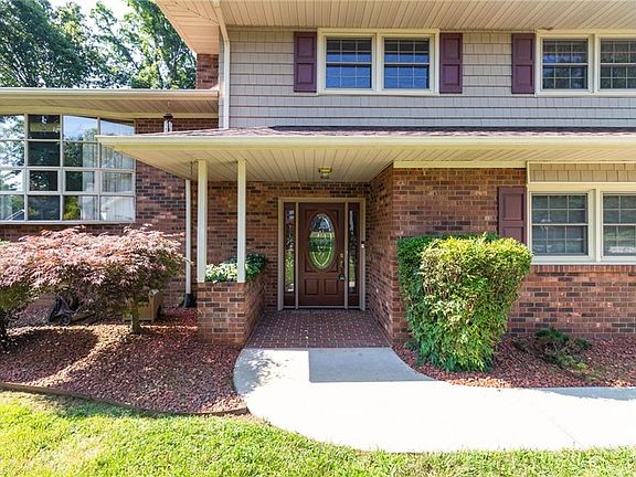 3rd image of 394 Forest Oaks Dr