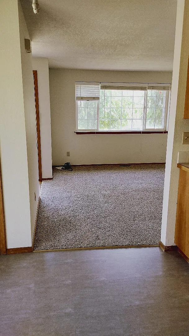 112 Rainier Ave S — Photo 2