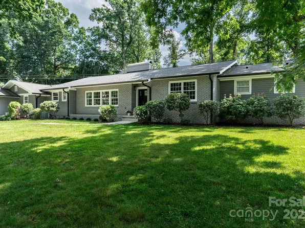 1035 15th Ave NW, Hickory, NC 28601