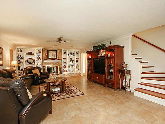 3rd image of 4807 Fountainhead Dr