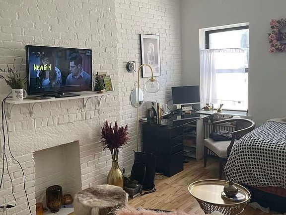 2nd image of 283 Bleecker St #4A