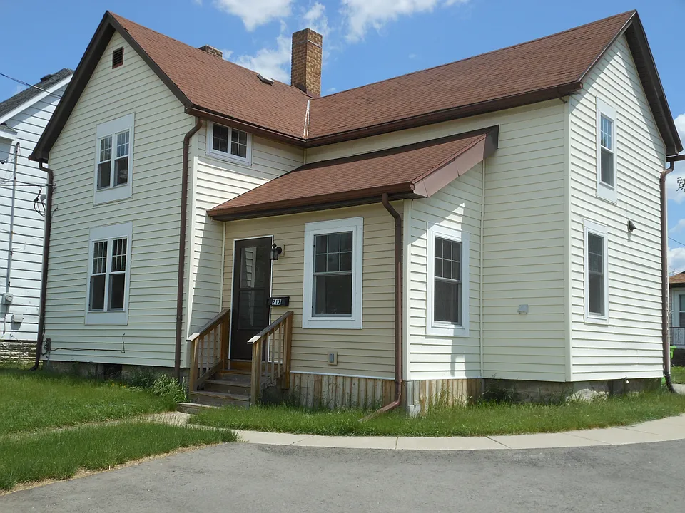 217 1/2 Jackson St #2