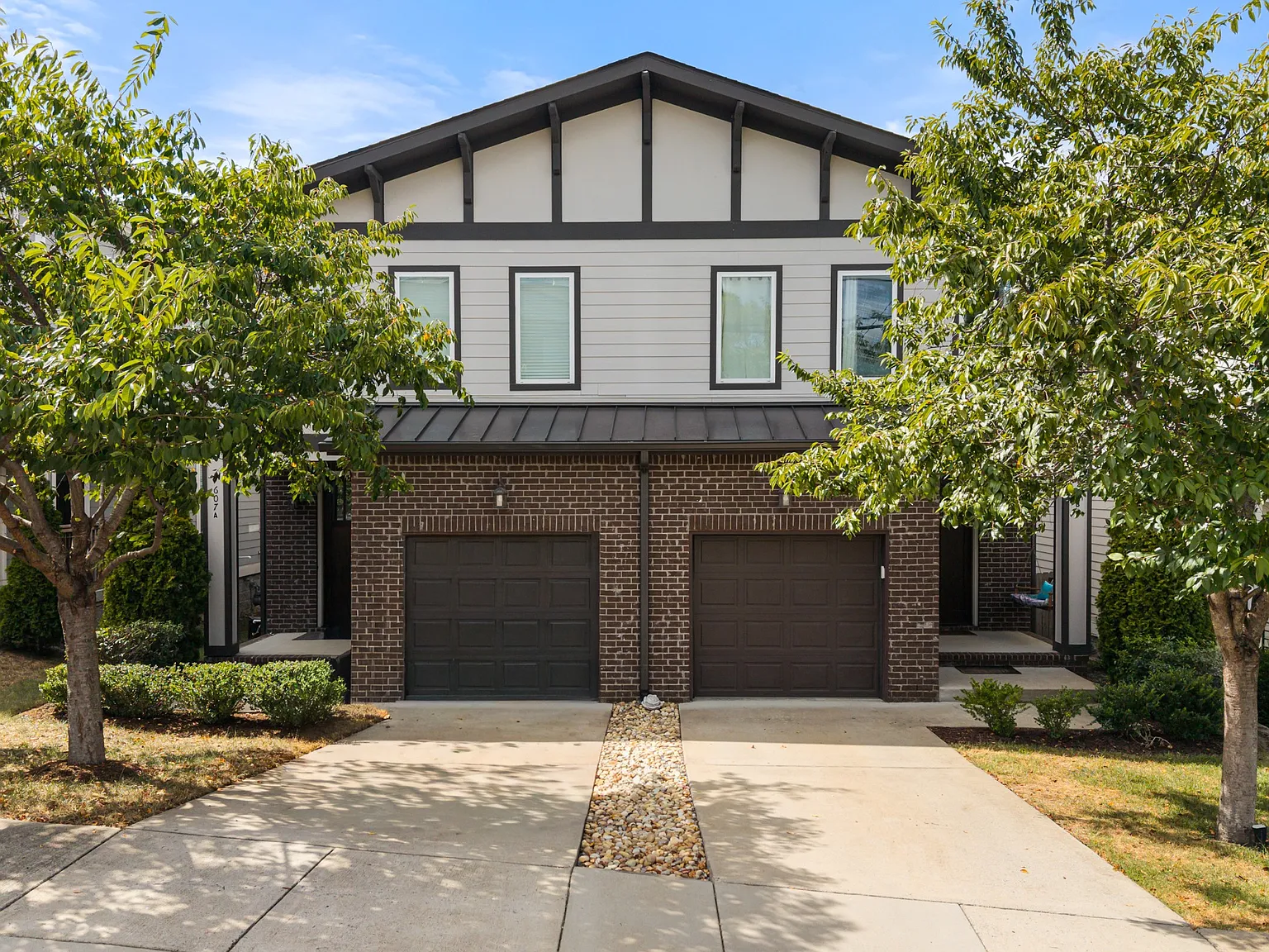 3 bed, 2.5 bath, 2023 sqft, $3,200 — Photo 2