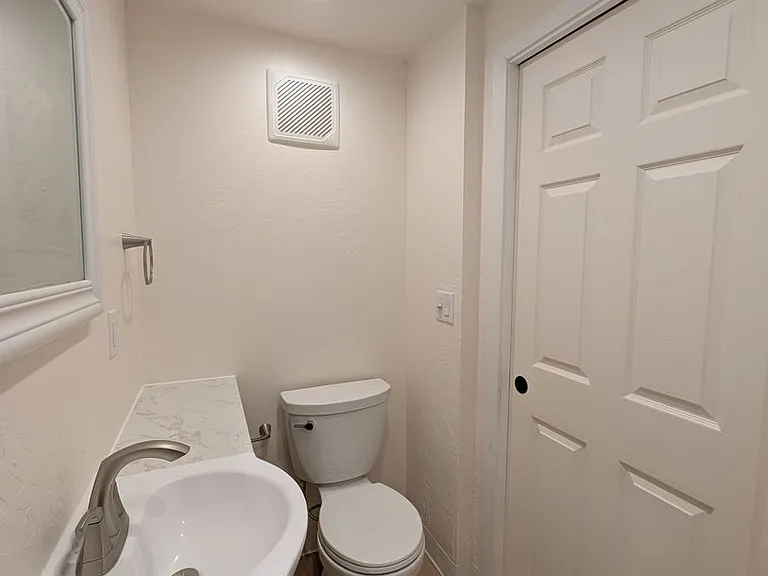1023 & 1025 E Coeur D Alene Ave — Photo 12