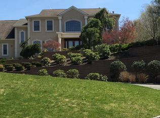 394 Woodbury Rd, Woodbury, NY 11797