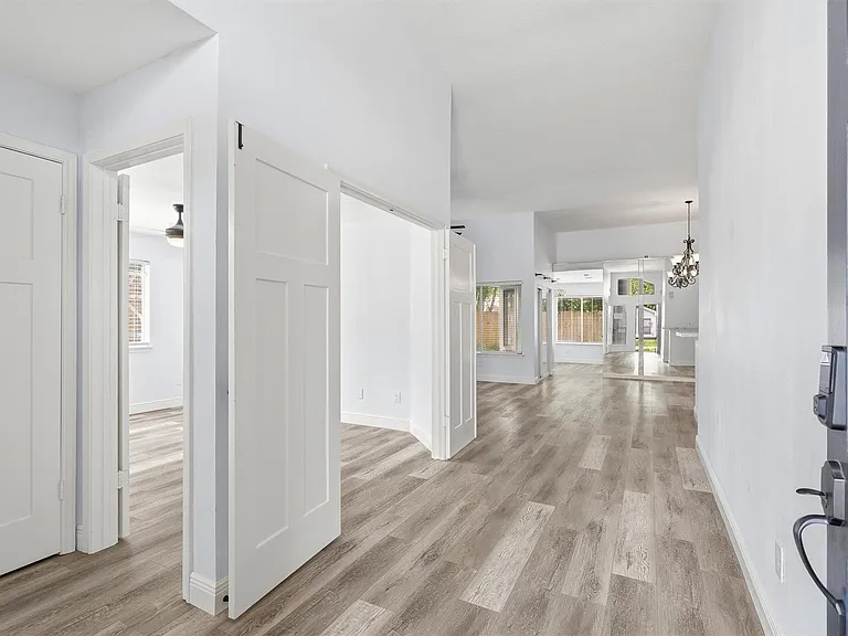 7815 Royan Dr — Photo 3