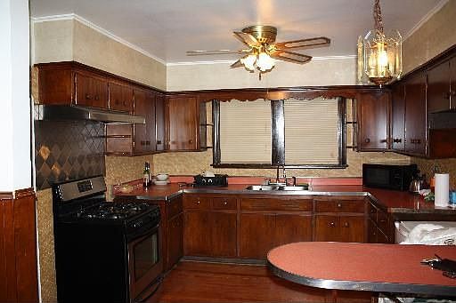 3rd image of 3536 N Oriole Ave
