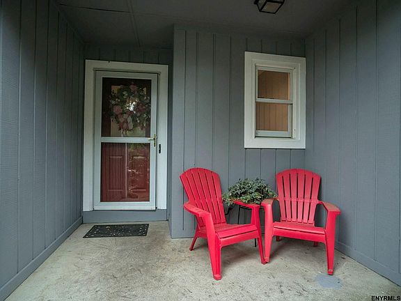 3rd image of 6 Greystone Dr