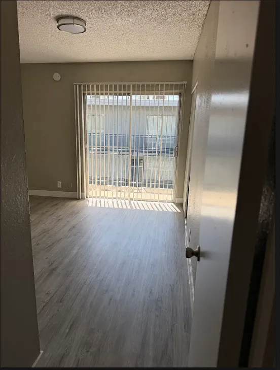 2 bed, 1.5 bath, 1175 sqft, $1,305 — Photo 3