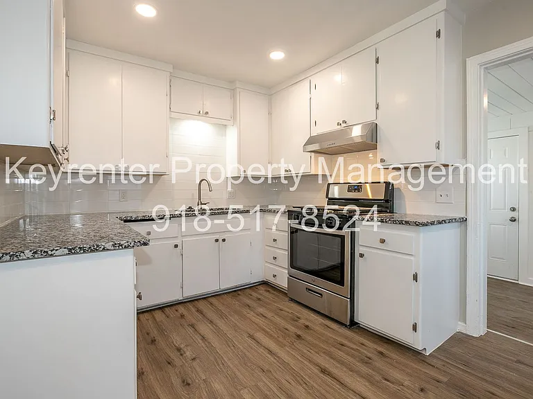 1502 N Columbia Ave — Photo 14