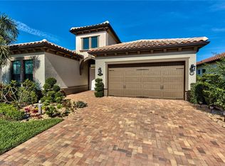 9285 Glenforest Dr, Naples, FL 34120