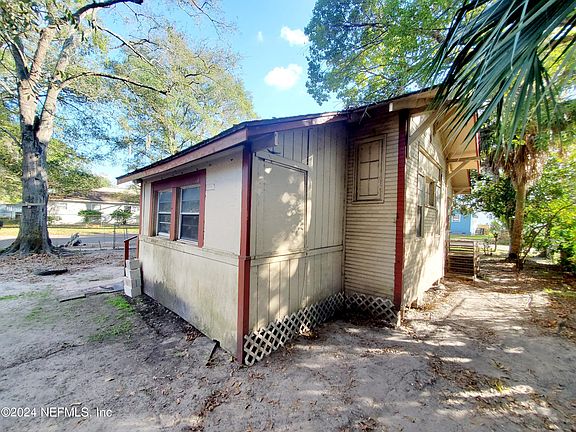 3rd image of 1835 W 4TH Street