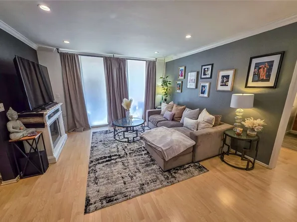 5429 Newcastle Ave APT 211, Encino, CA 91316