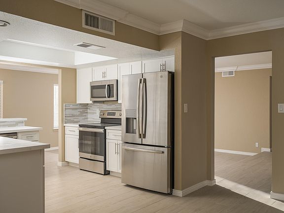 3rd image of 15611 N 52nd Pl