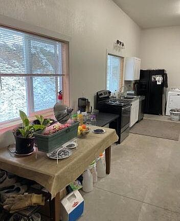 5th image of 2190 Heine Rd