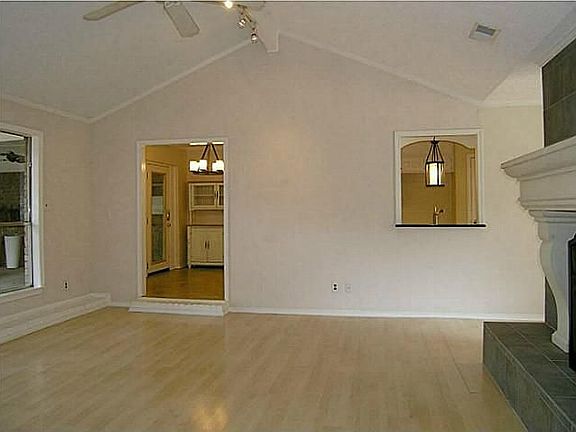 4th image of 1719 Prestonwood Dr