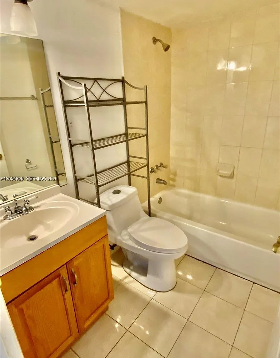 Palms Of Pembroke Condo — Photo 2