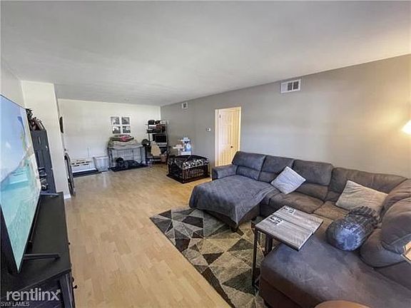 4th image of 315 Lakeview Dr