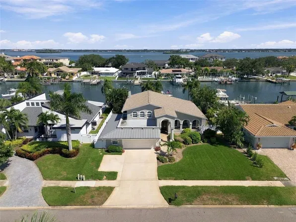 707 SNUG ISLAND, CLEARWATER BEACH, FL 33767