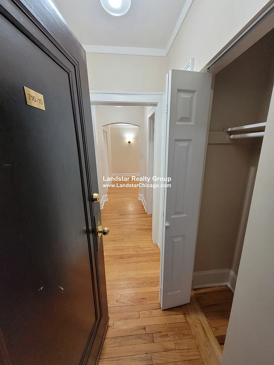 Building Photo - 716 Reba Pl #2S
