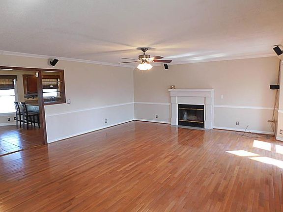 4th image of 405 Asa Ct