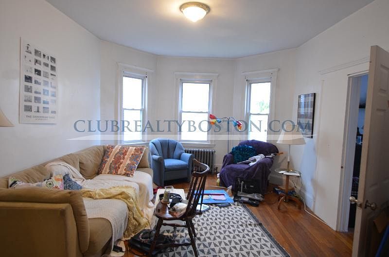 1st image of 31 Brackett St