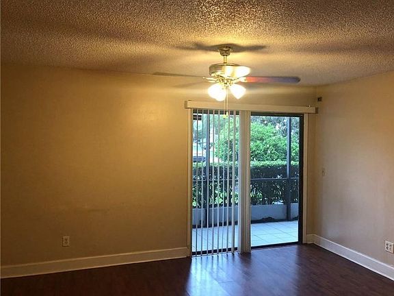 3rd image of 2512 Oak Park Way #101