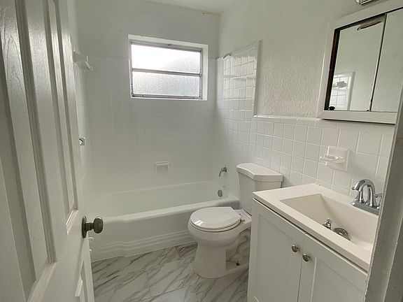 4th image of 3330 NW 5th Pl