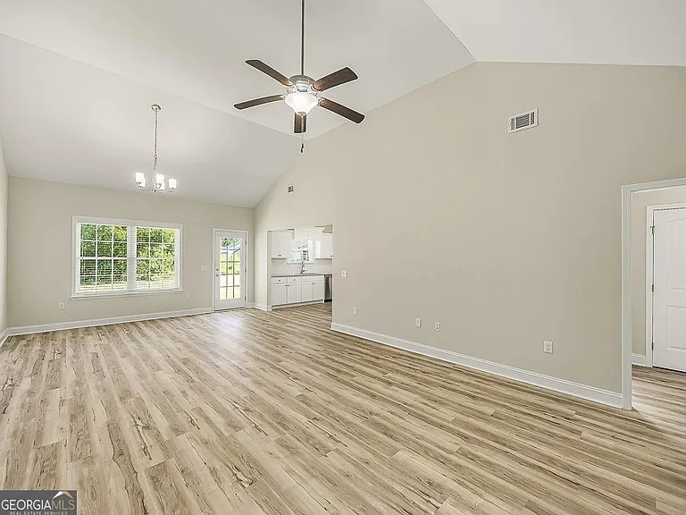 1002 Oglethorpe Ln — Photo 4