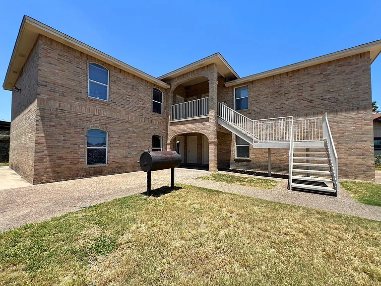 3008 E Stewart St — Photo 11