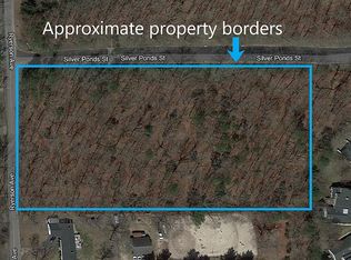 Freeman Ln, Manorville, NY 11949