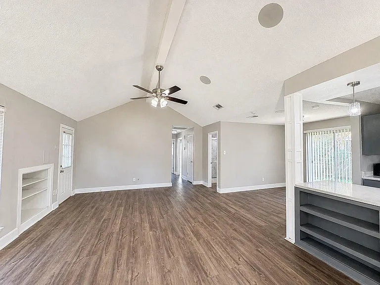 10806 Parkland Woods Dr — Photo 2