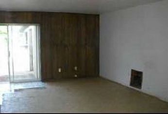 3rd image of 15128 Oakwood Ln