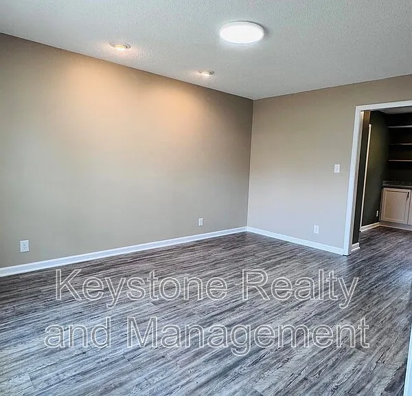 474 Bamburg Dr — Photo 3