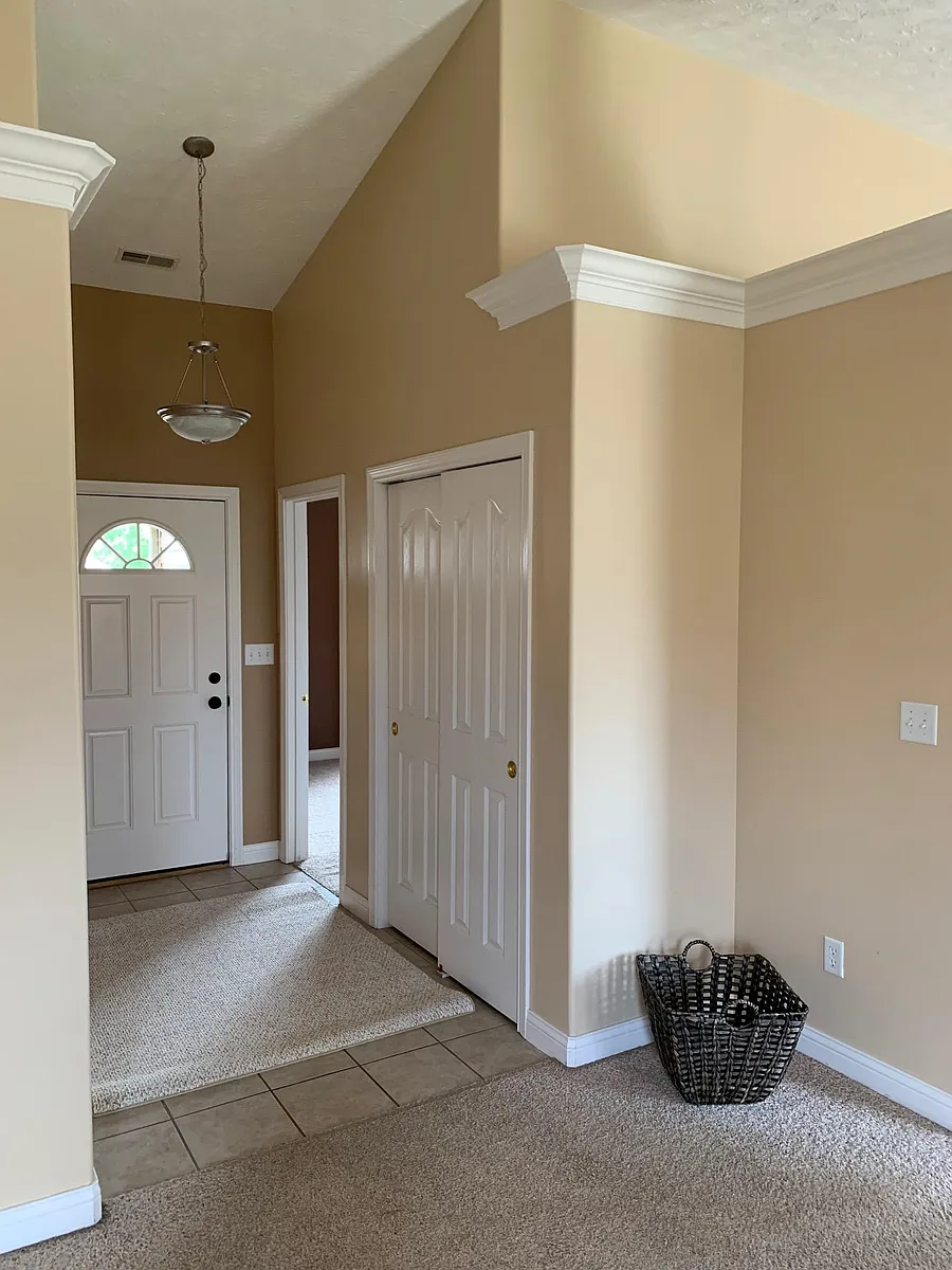 Enter through light, airy entrance with vaulted ceilings. - 1410 Crusade Dr