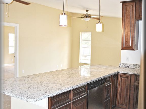 4th image of 1325 SE 2nd Pl