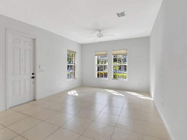838 NW 83rd Ln — Photo 12