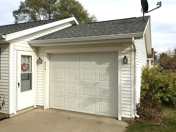 5th image of 453 Diekema Ave