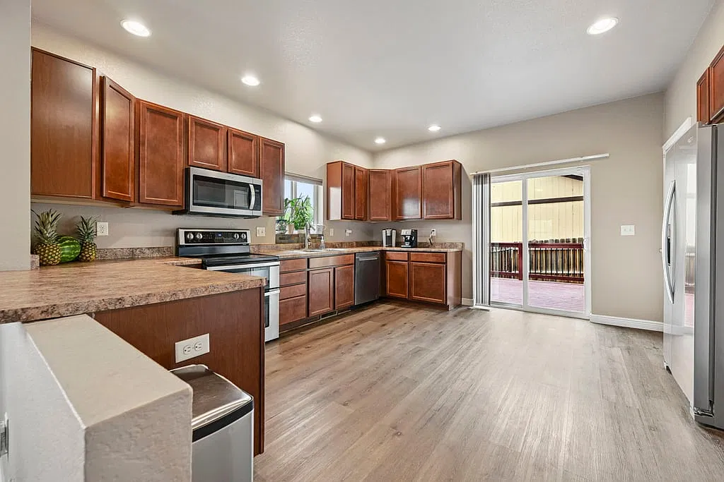 5 bed, 3082 sqft, $2,500 — Photo 4