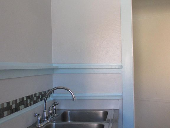 4th image of 1219 E Strawbridge Ave