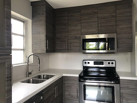 3rd image of 811 NW 6th Ave APT 2