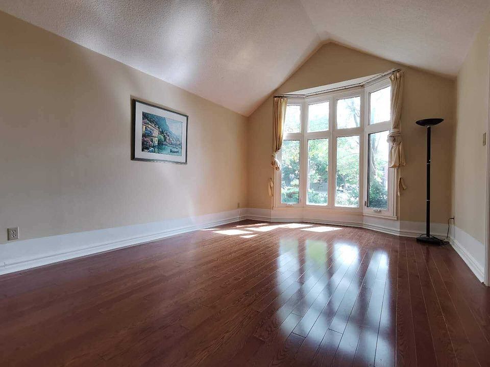 2nd image of 49 Ellingwood Ct
