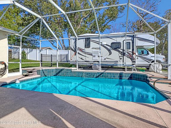 4th image of 2510 Longwood Ct