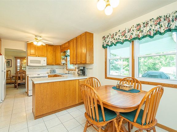 4th image of 2821 Woodland Ave